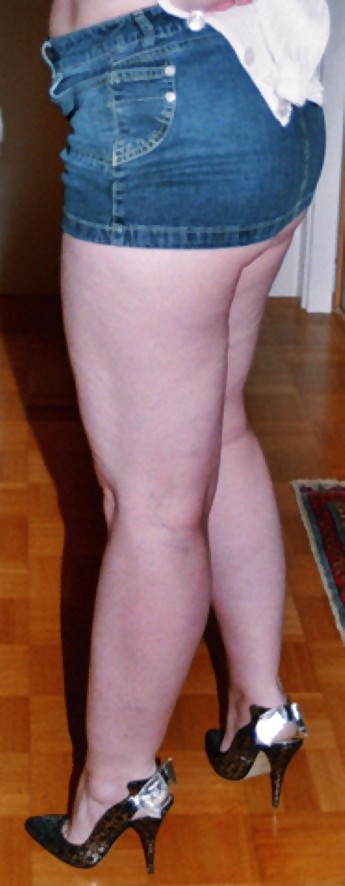 Sag - corpo caldo della moglie in gonna corta e stretta in denim 06
 #15961101