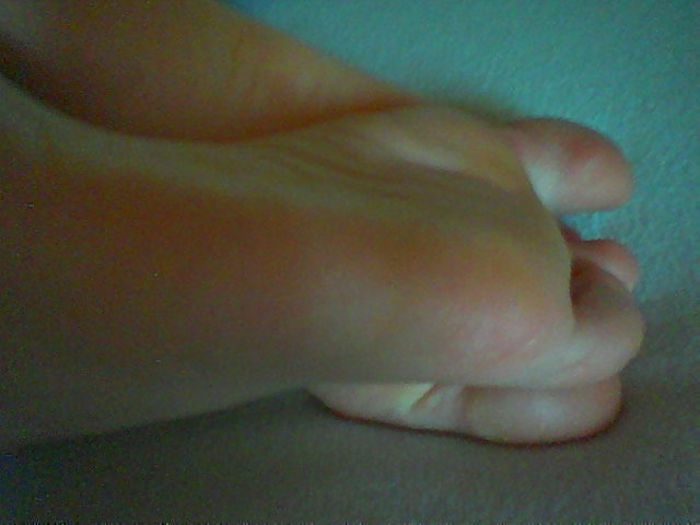 ララの足 - 足のモデル 乳首 淡い柔軟性のある足指 足の裏 
 #17829849