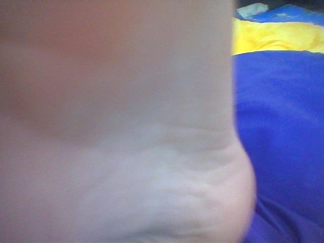 ララの足 - 足のモデル 乳首 淡い柔軟性のある足指 足の裏 
 #17829956