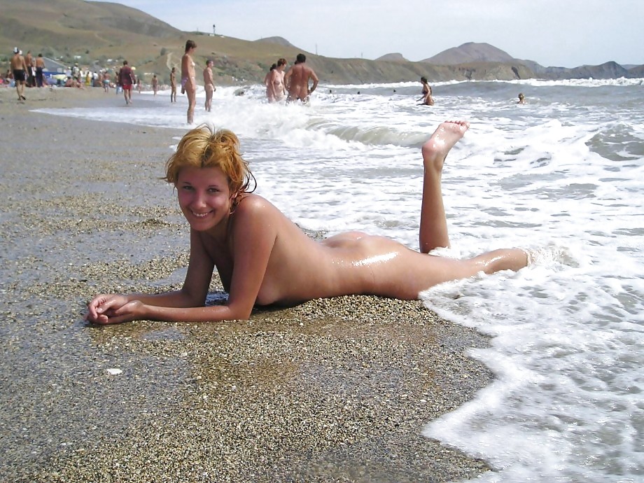 Ragazze nude sulla spiaggia
 #324078