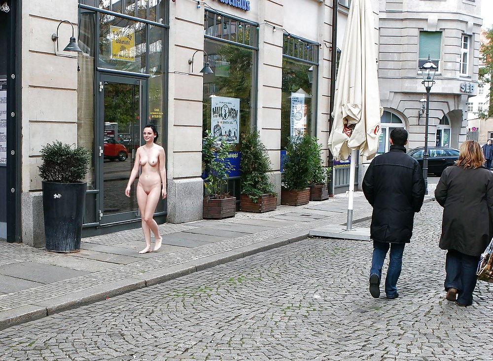 öffentliche Nacktheit Mädchen # 8 #16813727