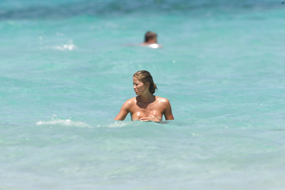 Elena Santarelli Candids Bikini Super Cul Et Décolleté #7127760