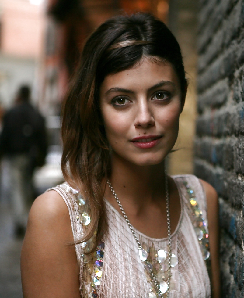 Alessandra mastronardi
 #18480511