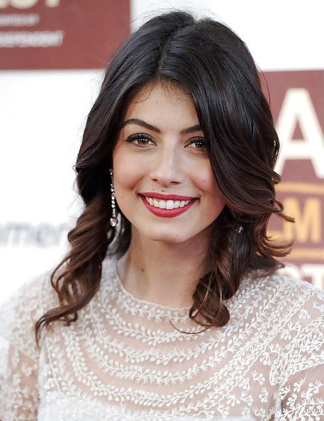 Alessandra mastronardi
 #18480527