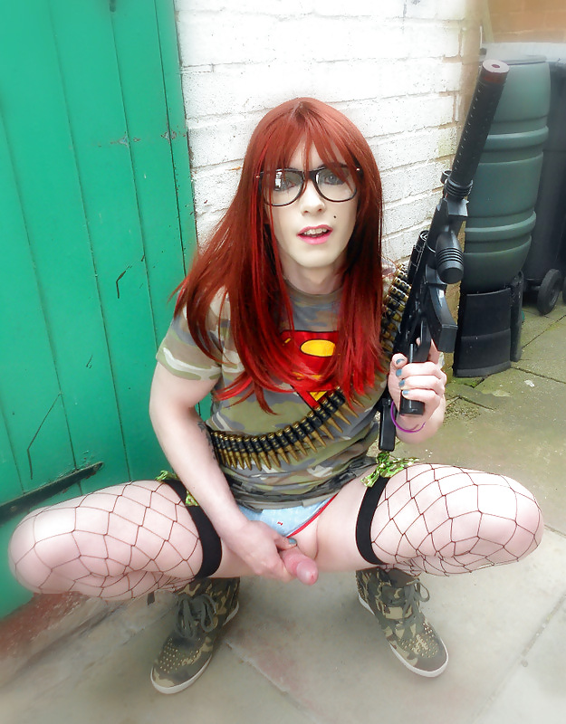 Tranny Supersatin Army Girl gets her gun out (Outdoor Shots) #19200511