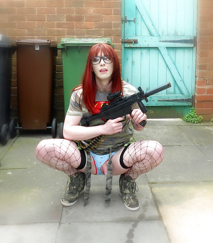 Tranny Supersatin Army Girl gets her gun out (Outdoor Shots) #19200604