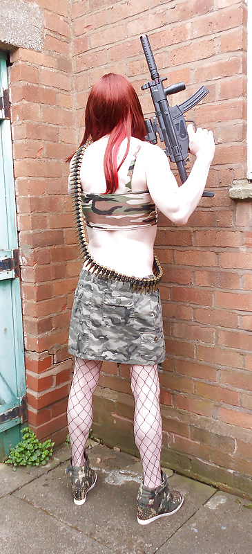 Tranny Supersatin Army Girl gets her gun out (Outdoor Shots) #19200710