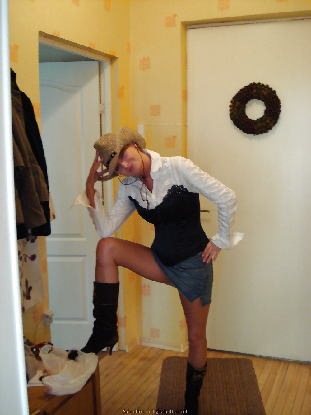 Hot babe #2 #9657584