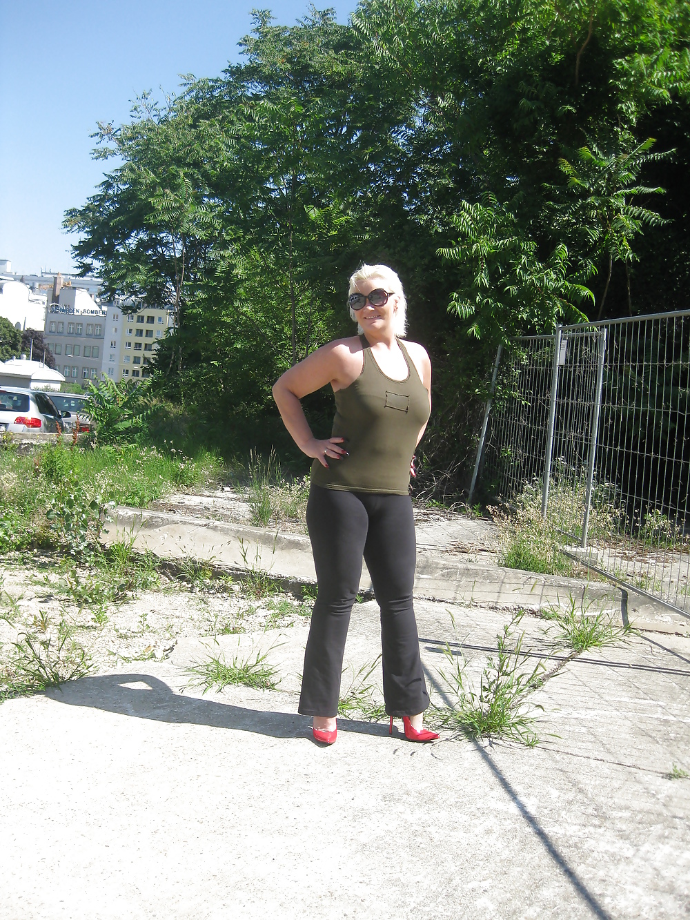 Sizzling Gina White to Vienna