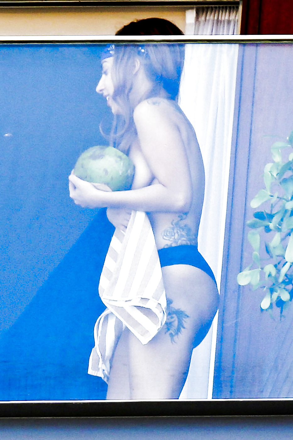 Lady Gaga Goes Nearly Nude on Hotel Balcony #17503959