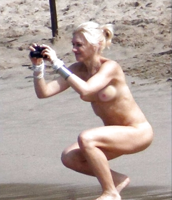 Gwen stefani su una spiaggia nuda! 
 #21511799