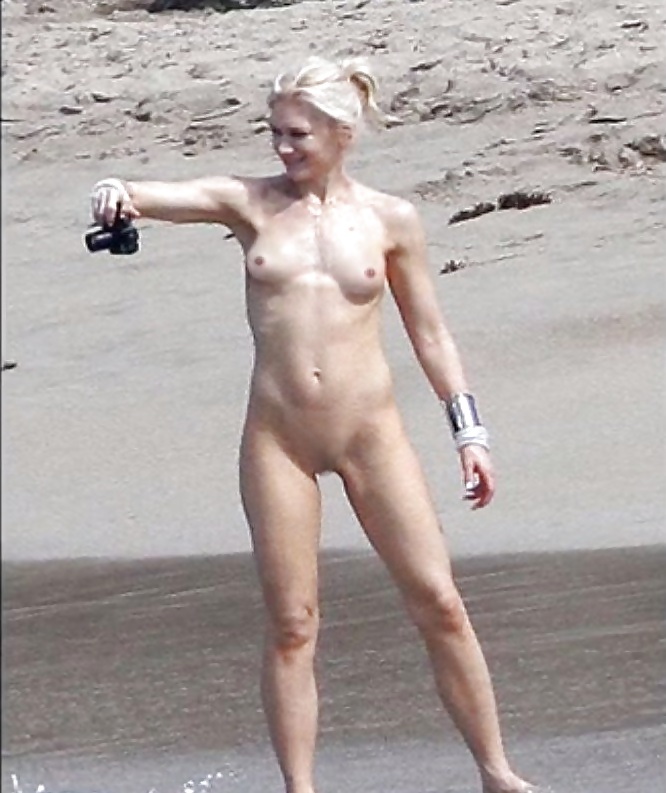 Gwen stefani su una spiaggia nuda! 
 #21511806