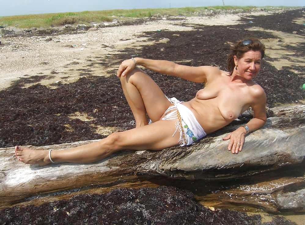 Older beachgirl with saggy tits. #4473555