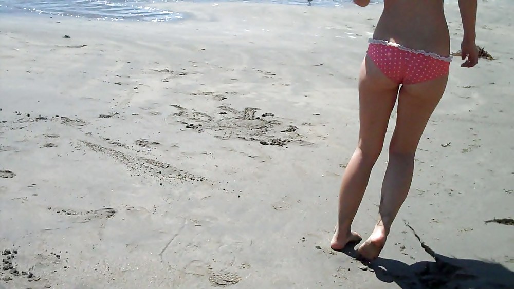 今日もビーチでお尻を見せてくれました
 #5170558