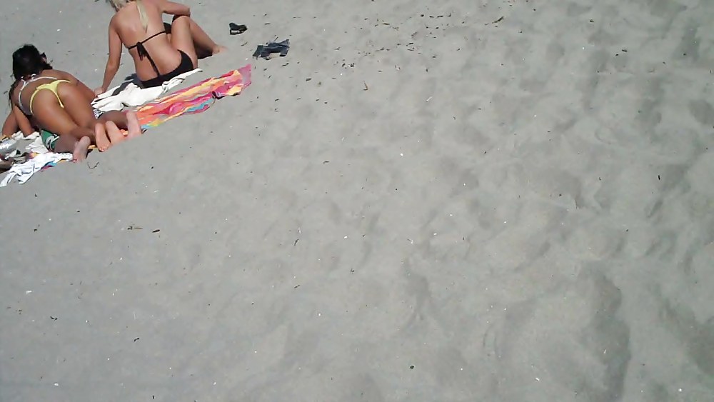今日もビーチでお尻を見せてくれました
 #5171213