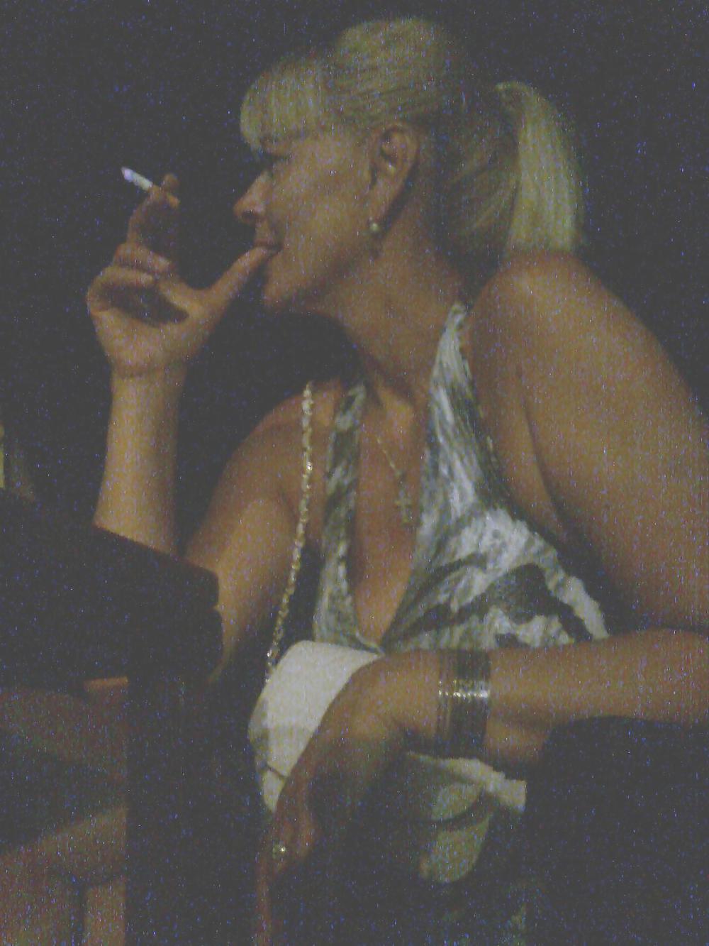 Mujeres cándidas
 #15979182