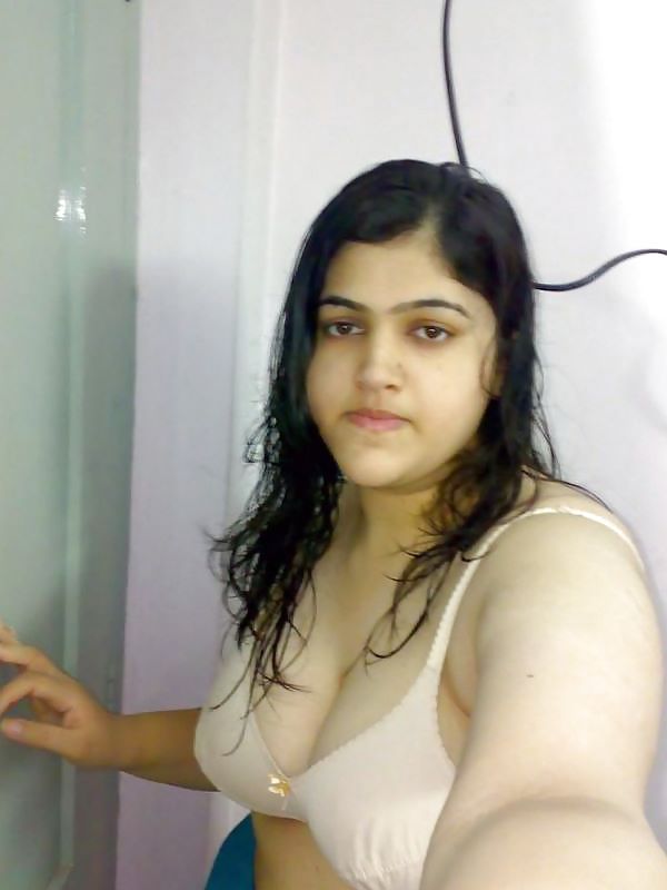 Pakistani babe posing topless - coolbudy #9694544