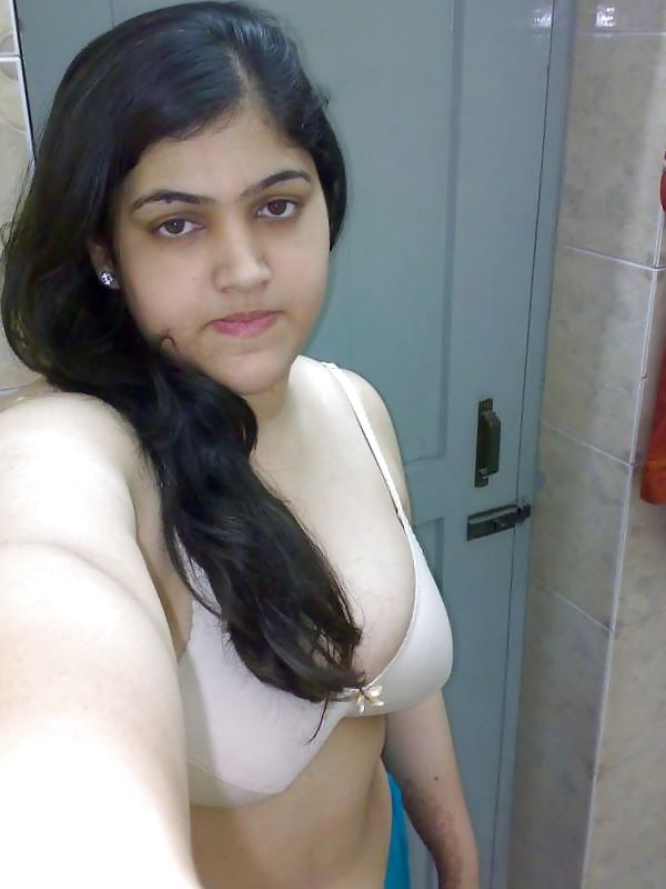 Pakistani babe posing topless - coolbudy #9694575