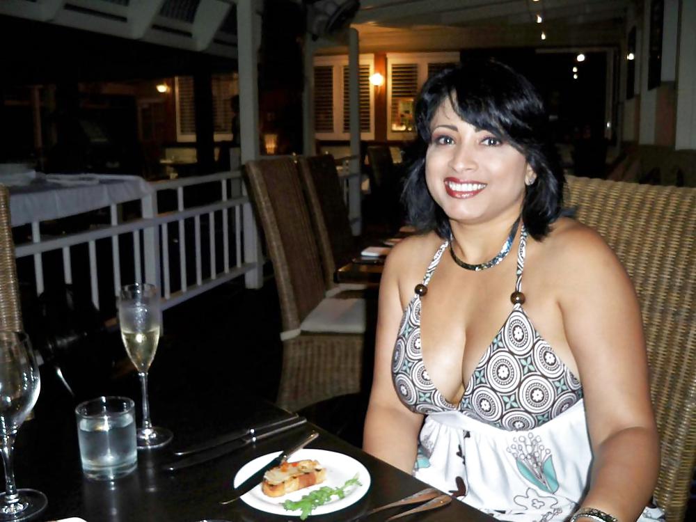 インドの成熟した素敵な女性....sooo sexy
 #12453770