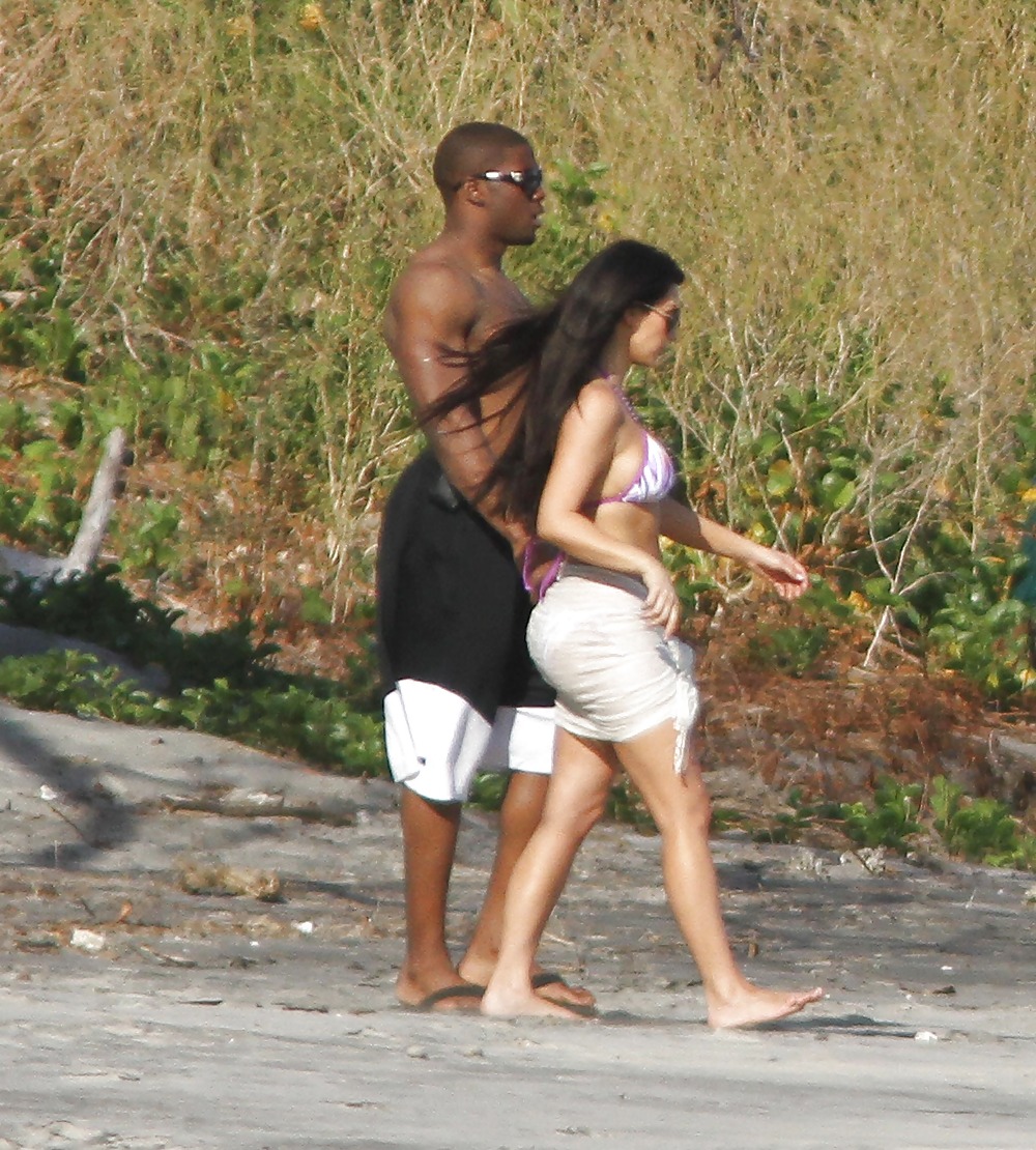 Kim Kardashian Bikini Candids à La Plage Au Costa Rica #2100883