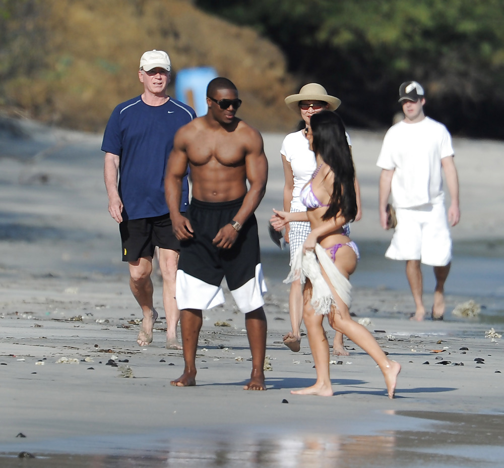 Kim Kardashian Bikini Candids à La Plage Au Costa Rica #2100892
