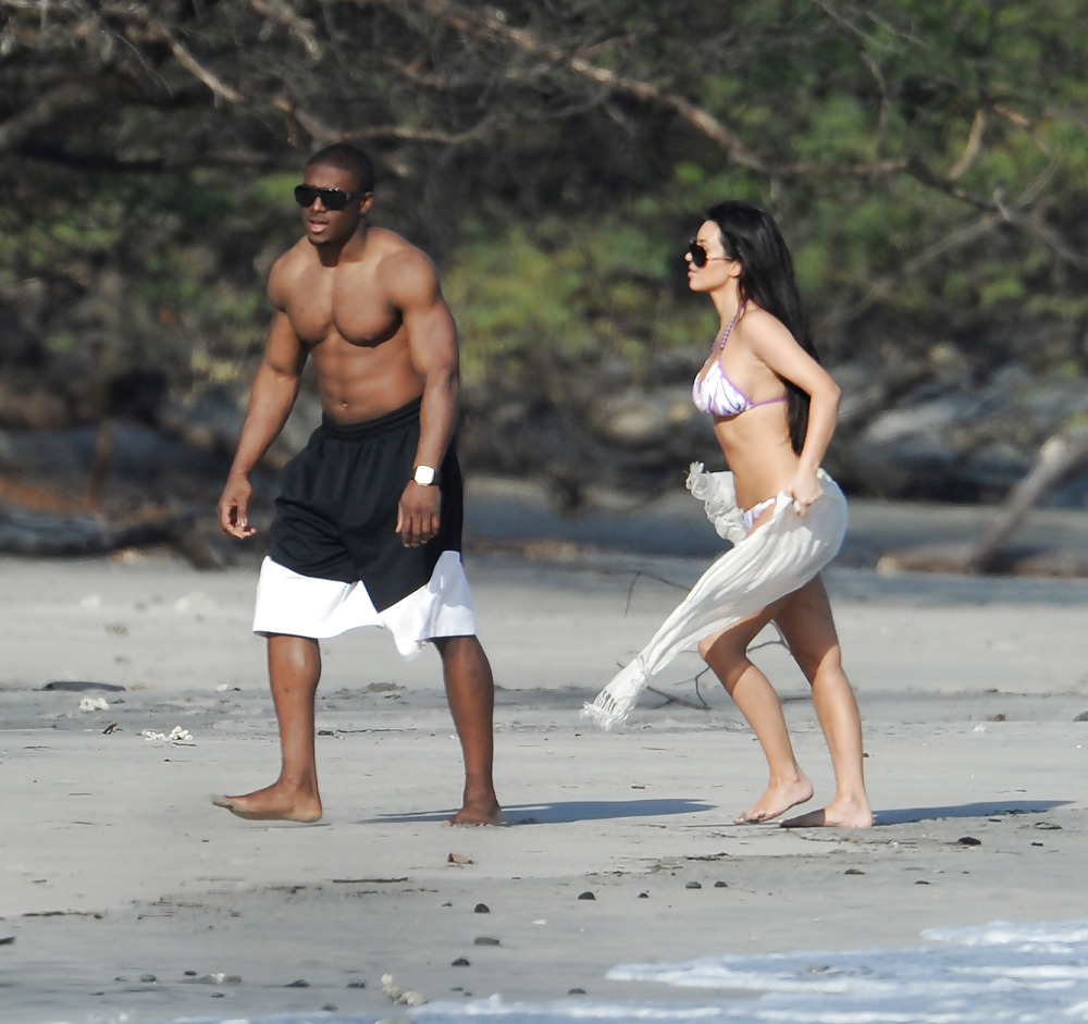 Kim Kardashian Bikini Candids à La Plage Au Costa Rica #2100899