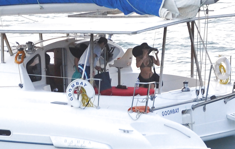 Kim Kardashian Bikini Candids à La Plage Au Costa Rica #2100916