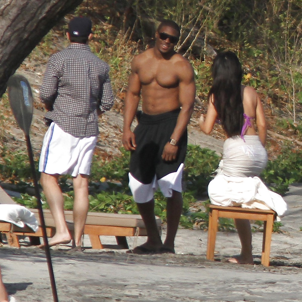 Kim Kardashian Bikini Candids à La Plage Au Costa Rica #2100927