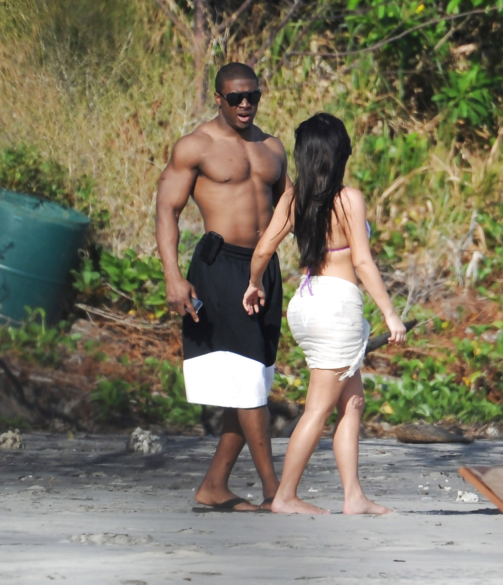 Kim Kardashian Bikini Candids à La Plage Au Costa Rica #2100937