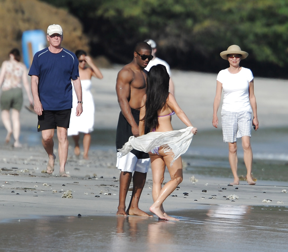 Kim Kardashian Bikini Candids à La Plage Au Costa Rica #2101035