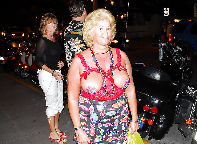 The Housewife 190 #8476033