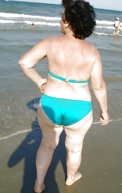 Trajes de baño bikinis sujetadores bbw madura vestida joven grande enorme - 45
 #12126694