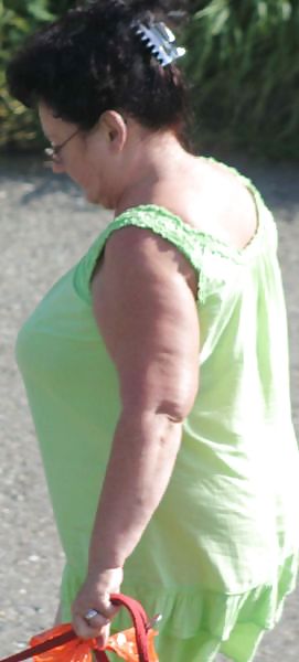 UNA AMIGA DE INTERNET 2P (PASEANDO EL PERRO) #15986173