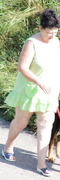 UNA AMIGA DE INTERNET 2P (PASEANDO EL PERRO) #15986204