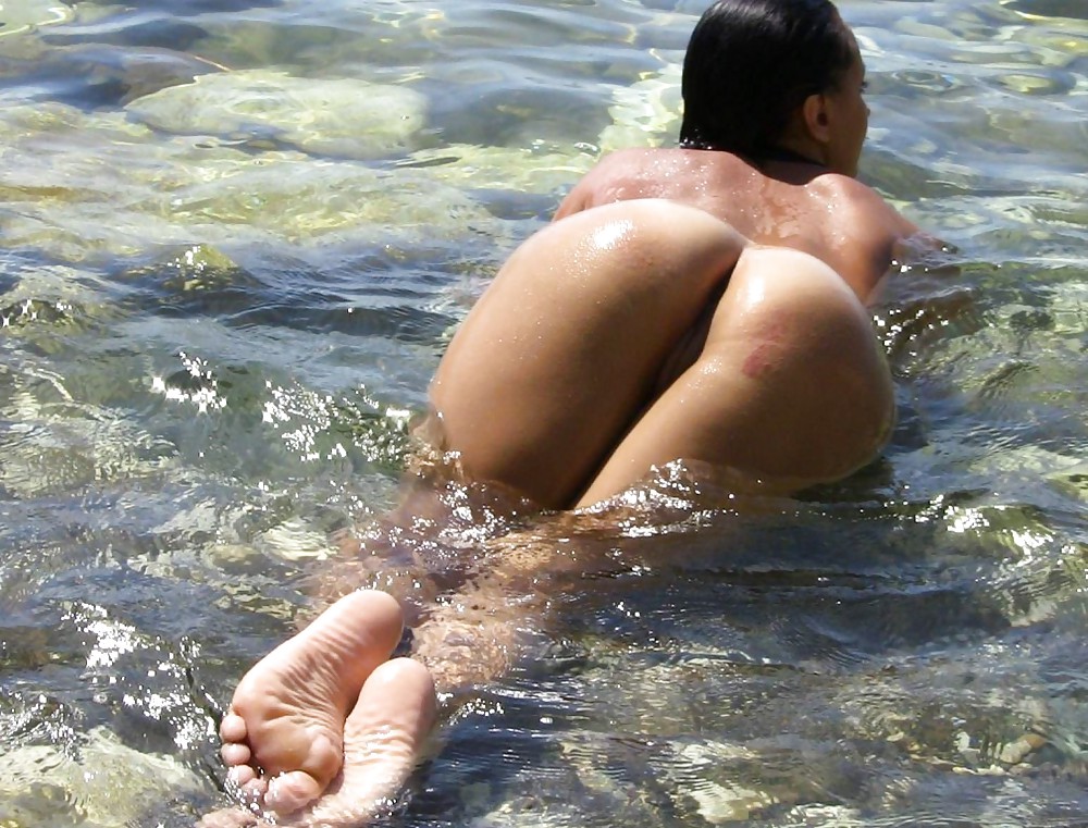 On the Seashore - 2 #9943911