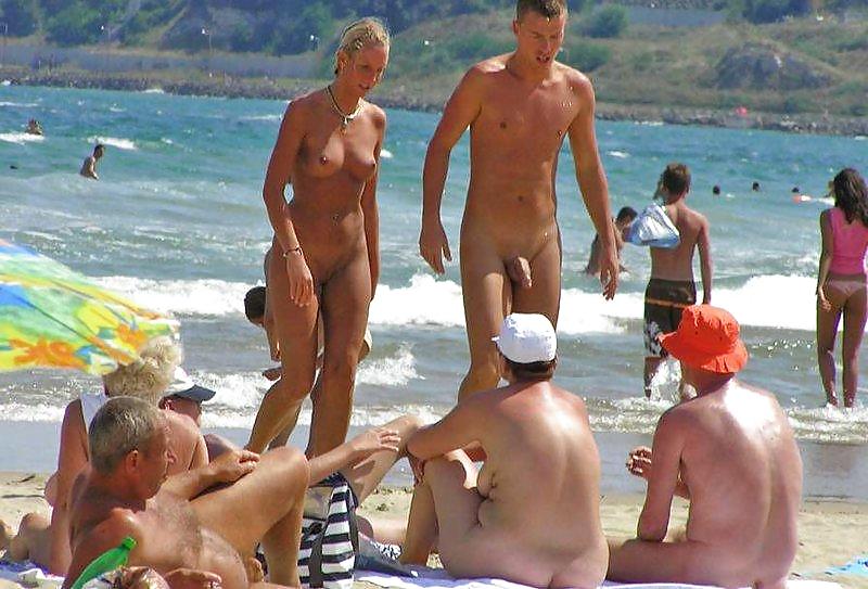 Parejas en la playa
 #13964294