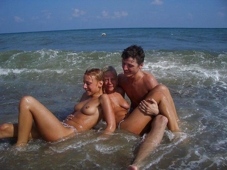 Couples Sur La Plage #13964332