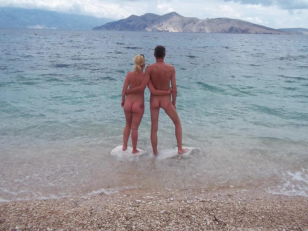 Parejas en la playa
 #13964423