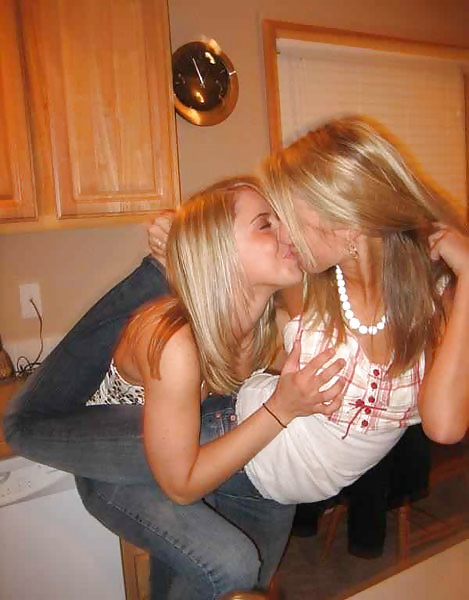 Kissing sweethearts 002 #4695107