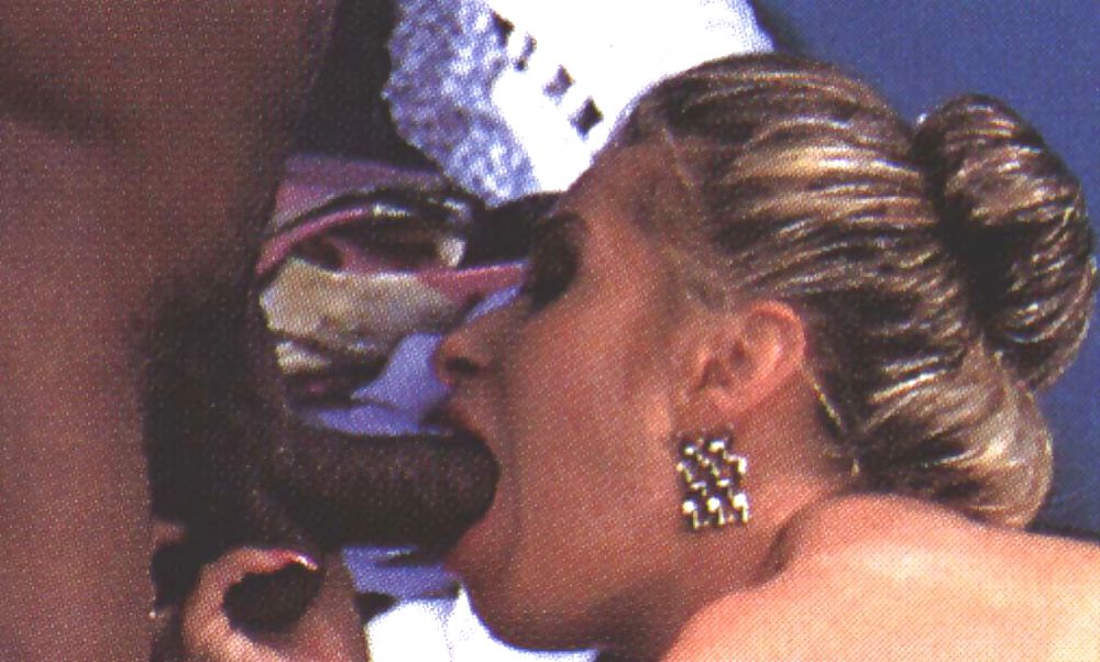 Rubia chupando un bbc
 #16145593