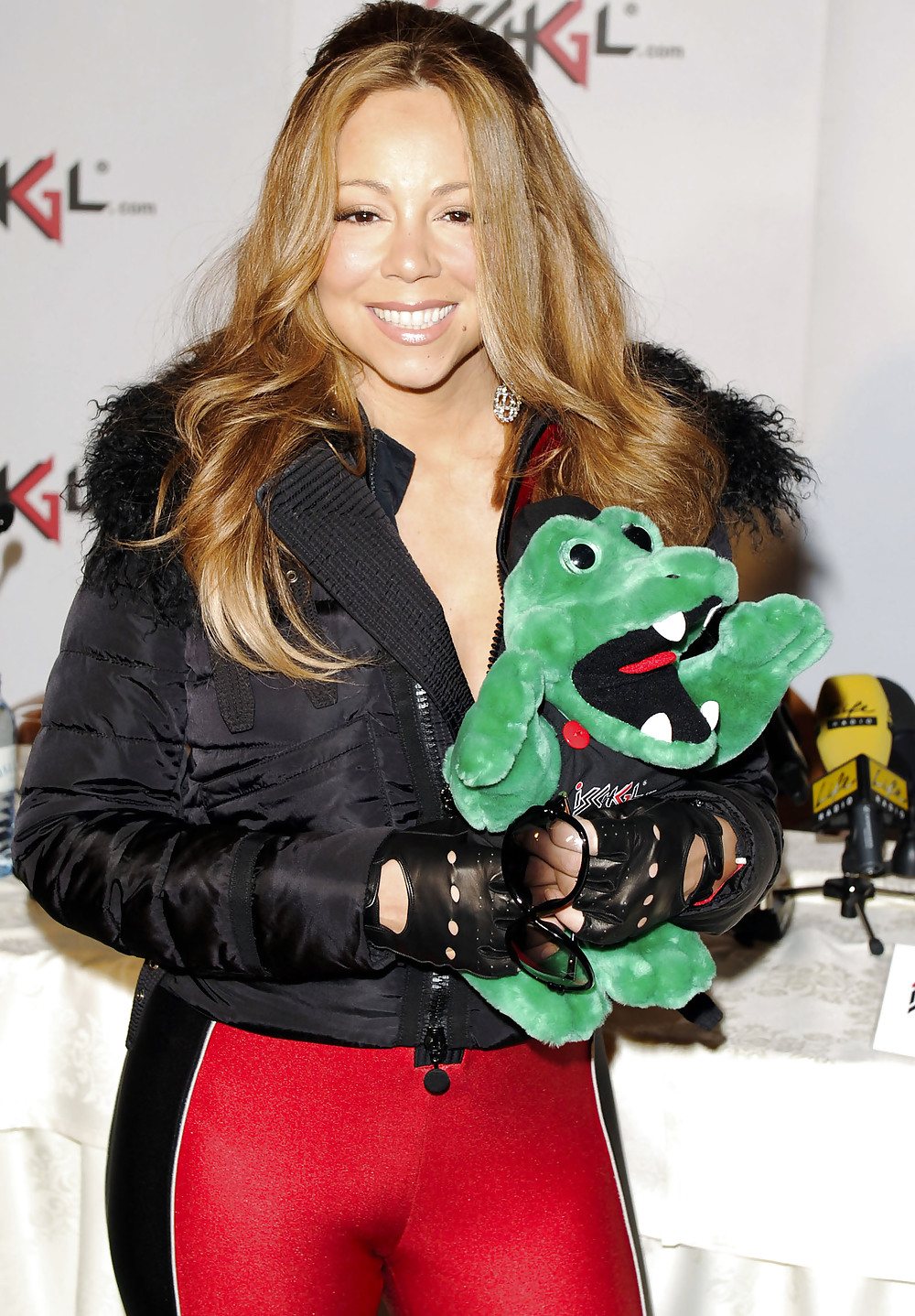 Mariah Carey Scheint Zur Schau Ihr Kamelzehe Zu Genießen! #12476277
