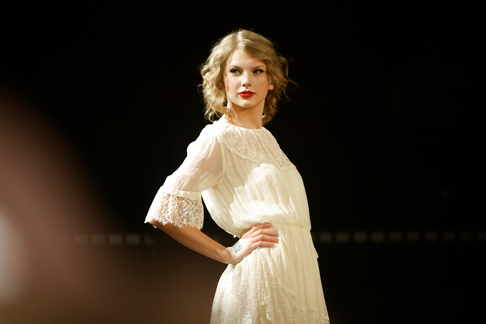 Taylor Swift #19332147