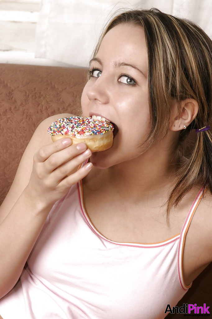 Andi Rosa Ihr Donuts.with Niedlich Zöpfen Eattinh #19915412