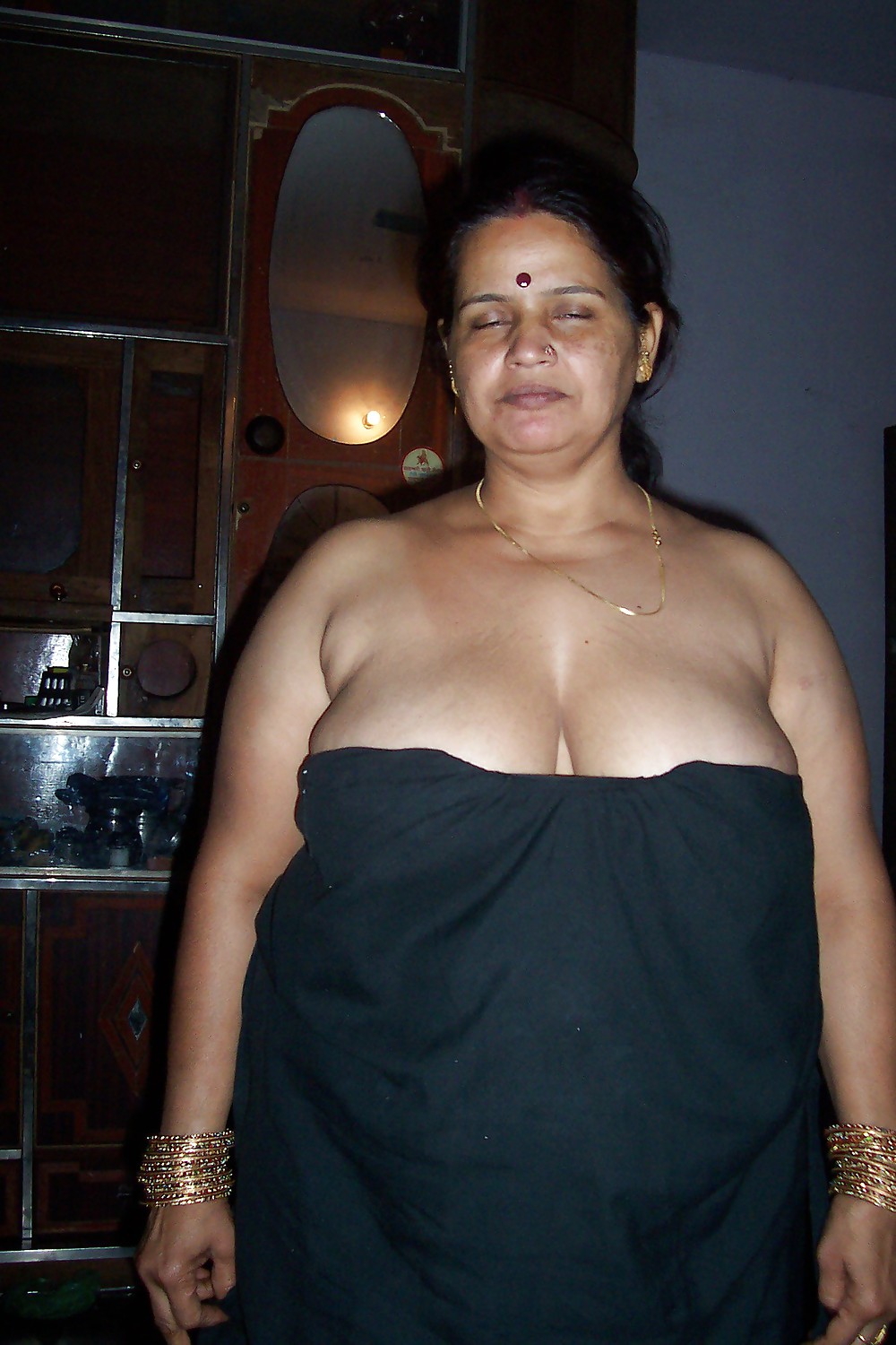 Indian bbw aunty with huge boobs #19276598