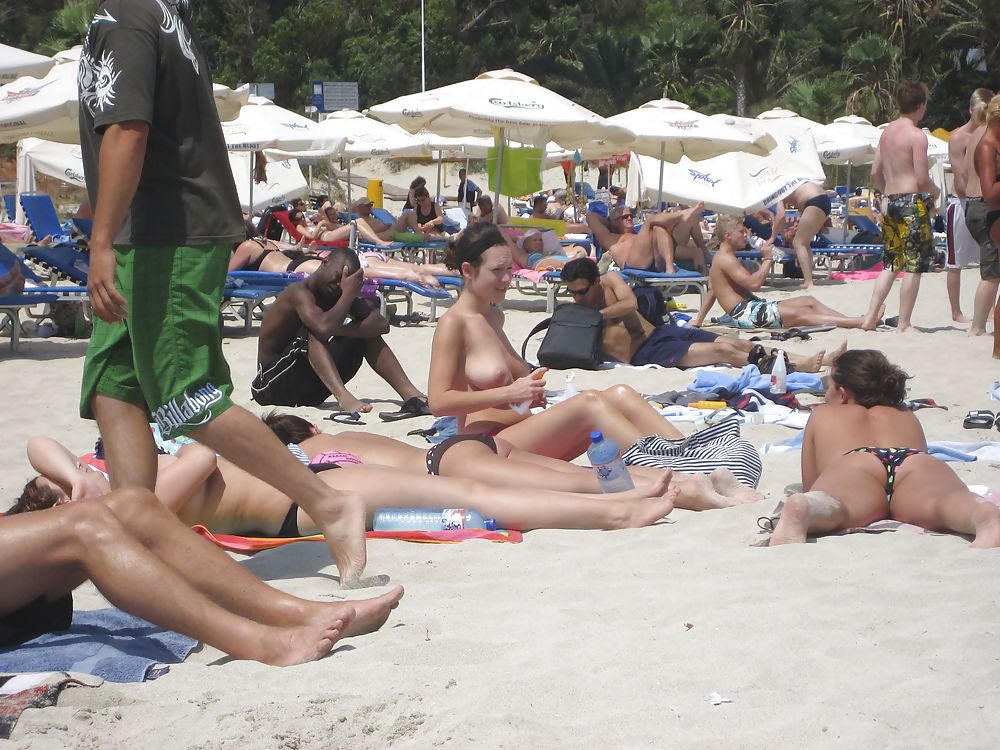 Topless playa desnuda 4
 #6128775