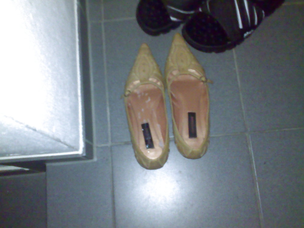 Cum on shoes of neighborhood nachbarschafts schuhe bespritzt #8039902