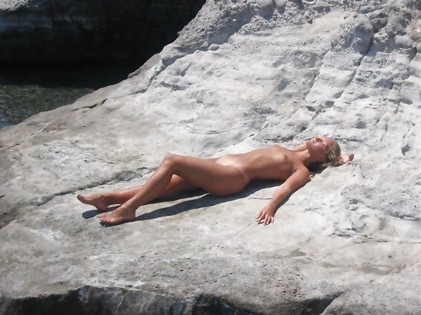 Divertimento nudo sulla spiaggia
 #324175