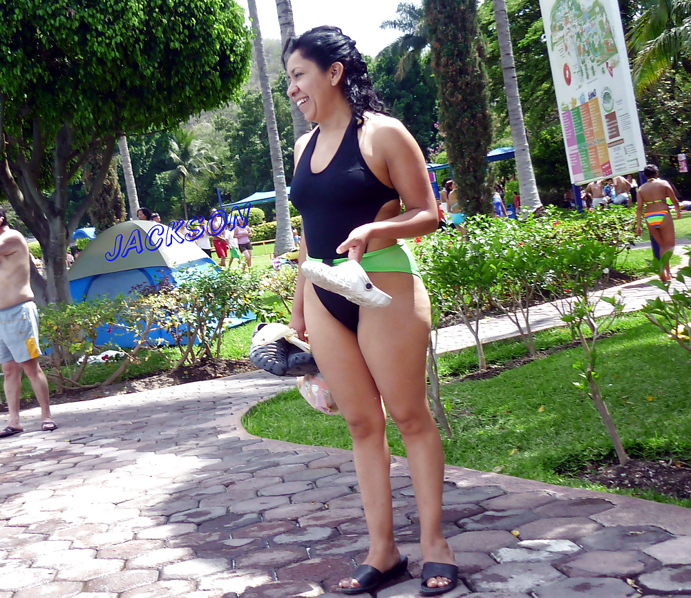 Swimsuit mature (mexican? candid) #19320752