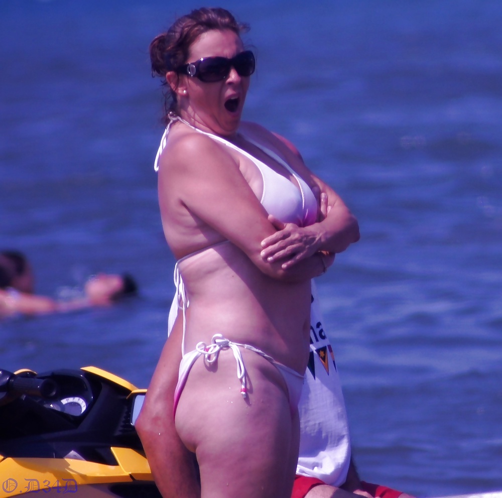 Swimsuit mature (mexican? candid) #19320865