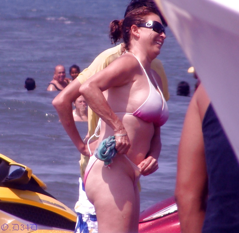 Swimsuit mature (mexican? candid) #19320872